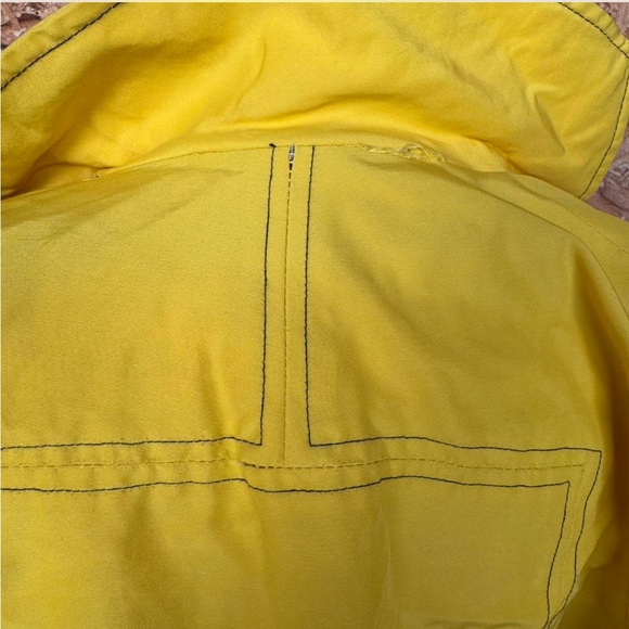 Yellow trench coat with buttons, True vintage 1960s 1970s. Made by Debutogs - Picture 3 of 6